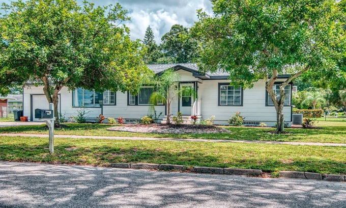 West Bradenton Casa | 3BR/2.5BA Beach Home near Sand & Sunsets