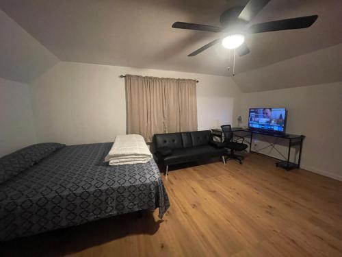 Cheektowaga Apartamento | Family 4BR Retreat Near Buffalo, Airport & Falls