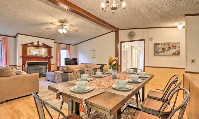 Lebanon Apartamento | Family Apartment w/ Fireplace & Front Porch!