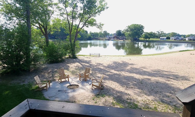 Cedar Creek Casa | Family Cabin on the Lake - 30 Minutes from Omaha, Nebraska