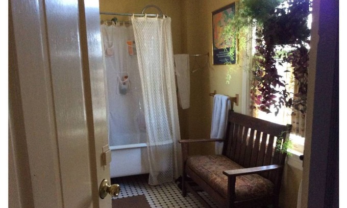 Glenside Casa | Family Celebration or Relocation Home