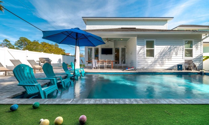 Jacksonville Beach Casa | Family-Friendly Luxe Home with Heated Pool & Games