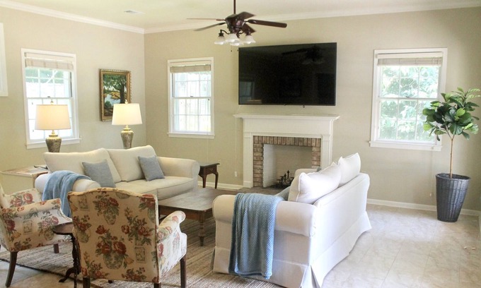 St. Francisville Casa | Family friendly house on quiet corner in downtown St. Francisville