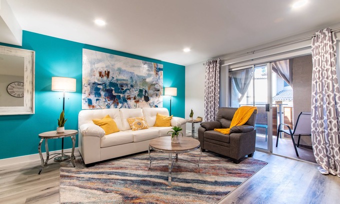 Westlake Village Apartamento | Family friendly in the heart of Westlake Village! King beds, workstation,printer