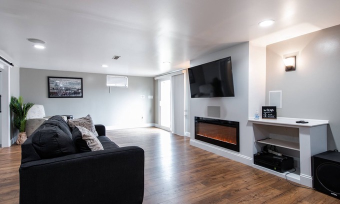 Iroquois Casa | Family Friendly 3 bed 2 bath close to many Louisville Landmarks