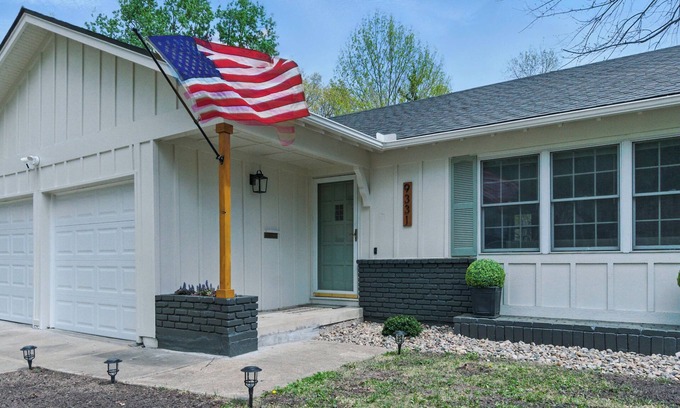 Overland Park Casa | Family-Friendly 4BR w/ Game Room, Patio + Firepit