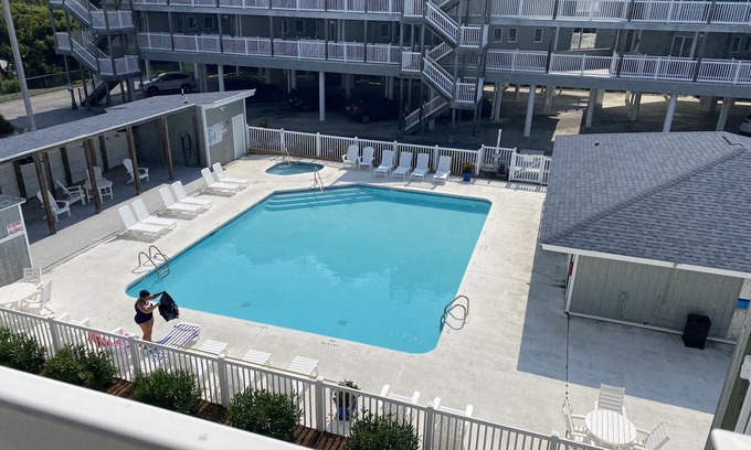 Indian Beach Condominio | Family-friendly beach condo, Indian Beach, NC