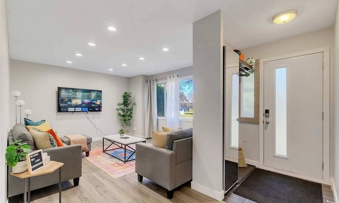 West Edmonton Casa | Family-friendly comfort near Misericordia Hospital and West Ed Mall