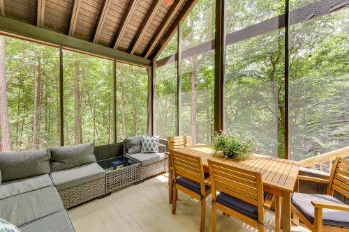 Dadeville Casa | Family-Friendly Dadeville Cabin with Hot Tub and Porch