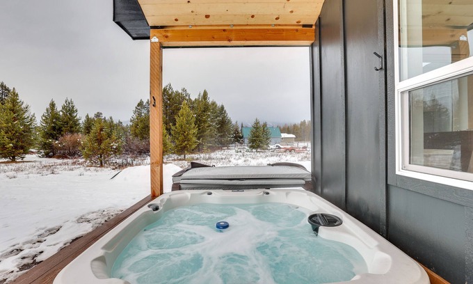 Fir Grove Estates Casa | Family-Friendly Donnelly Home w/ Private Hot Tub!