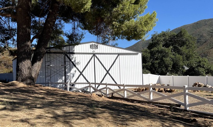 Santa Clarita Otro | Family Friendly Farmhouse!