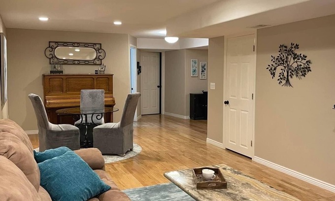 Johnstown Apartamento | Family friendly & fully furn. garden apt. with huge yard in lovely neighborhood