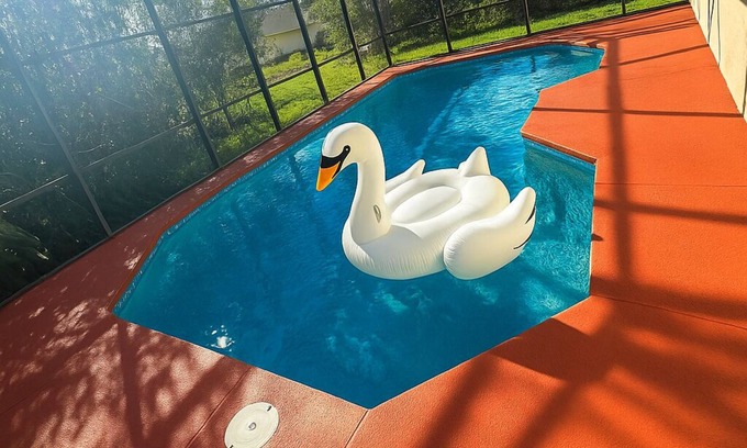 Buena Ventura Lakes Casa | Family Friendly Getaway ,Private Pool, Game Room, Fast Wi-Fi & Pet Friendly