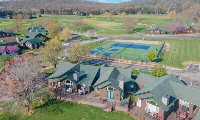 Camdenton Casa | Family-Friendly Golf Course Cottages with Ample Outdoor Fun