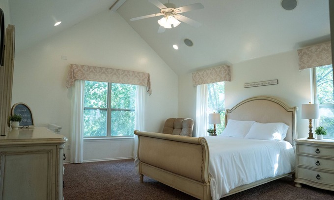 Guthrie Casa | Family Friendly Haven on 10 Acres