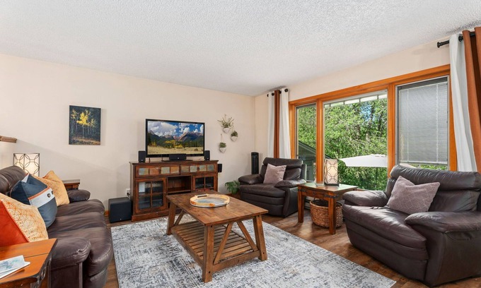 Cedar Village Casa | Family-friendly Home Near Trails & CSU! Great Yard