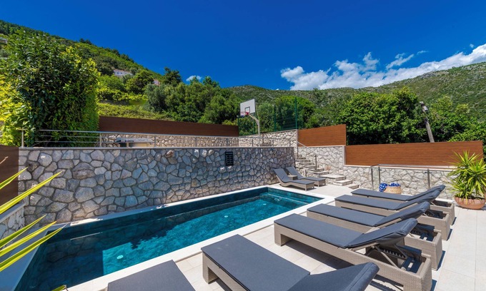 Zaton Casa | Casa de vacaciones con piscina privada climatizada y vistas al mar