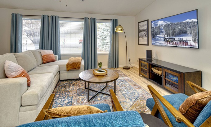 Boyd Acres Casa | Family Friendly Home w/ HotTub, Grill, Near Park!