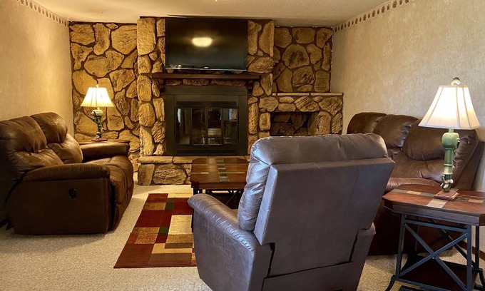 Moravia Casa | Family friendly house minutes from Rathbun Lake