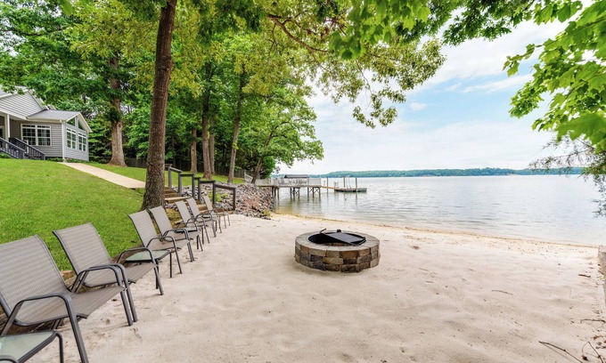 Clover Casa | Family-Friendly Lake Wylie House: 3BR Retreat Sleeps 14 for the Perfect Getaway