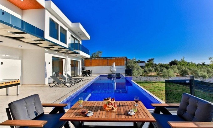 Uzumlu Villa | Family friendly new villa; Big pool, Sauna/hot tube, 2 Jakuzzies,Turkish Hamam