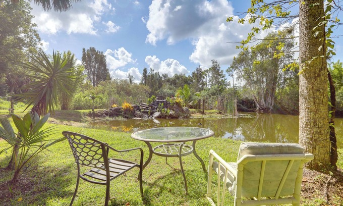 Palm City Casa | Family-Friendly Palm City Home: 14 Mi to Beach!
