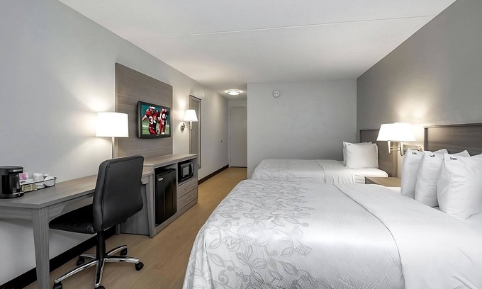 Mansfield Casa | Family-Friendly Room! Steps from World War I Memorial Park w/ Free Parking!