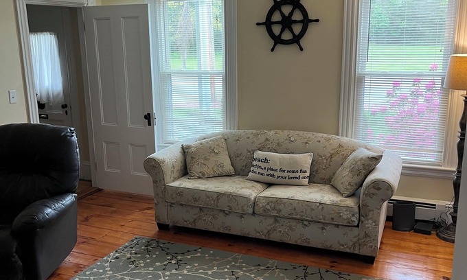 Southern Coast Condominio | Family friendly serene house close to beaches, sleeps 8, lot off street parking