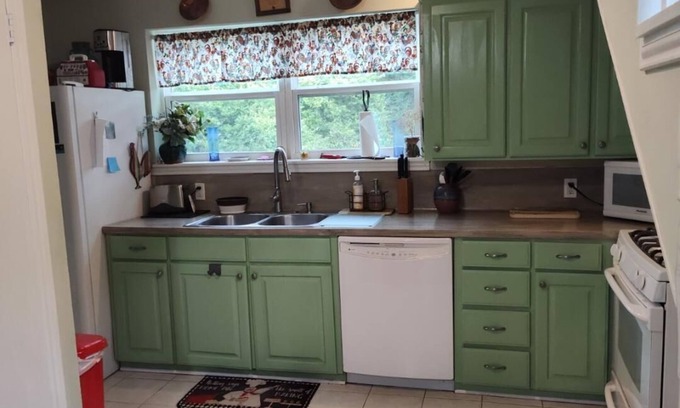 Bellville Otro | Family friendly Sunnybrook Farm with very friendly farm animals