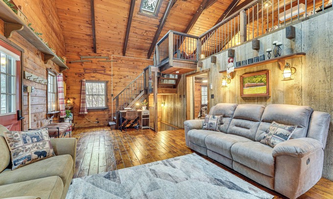 Blandburg Cabaña | Family-friendly Tyrone Cabin w/ Deck Near Hiking