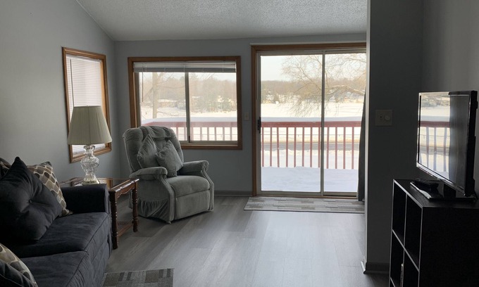 Harrison Cabaña | Family friendly updated cozy cottage overlooking Budd Lake. See special rates!