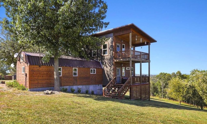 Eureka Springs Casa | Family-Friendly Cabin with Hot Tub in the Ozark Mountains and nearby Beaver Lake, Eureka Springs