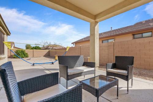 Palm Valley Casa | Family Friendly w Badminton Goodyear Park