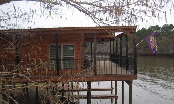 Karnack Casa | Casa familiar frente al río en la ribera "ABAJO POR EL RÍO PEREGRINO"