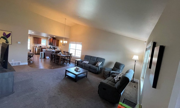 Rimrock Casa | Family Friendly West End Home