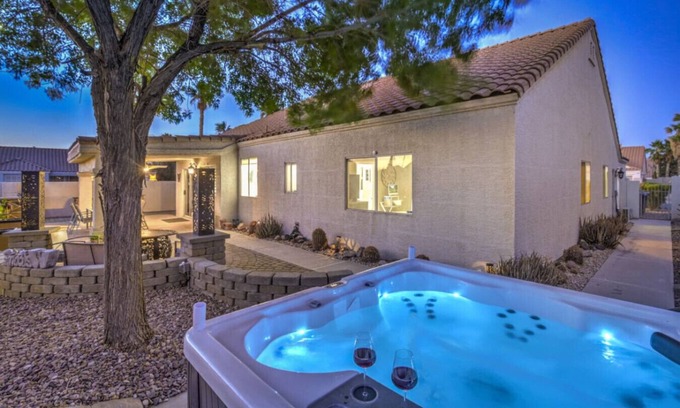 River Mountain Apartamento | Family Fun 4 Everyone! Pool Table, Hot Tub, Arcade