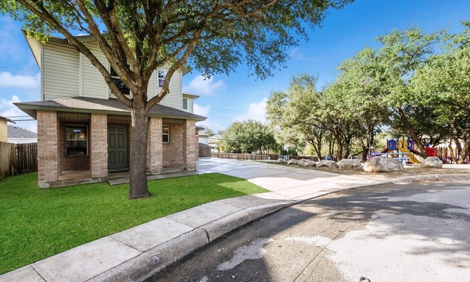 West San Antonio Casa | Cerca de Sea World y Lackland AFB. Descuentos BMT!