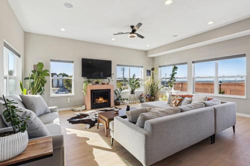 Sandusky Casa | Family Fun Near Cedar Point - Rooftop Lake Views