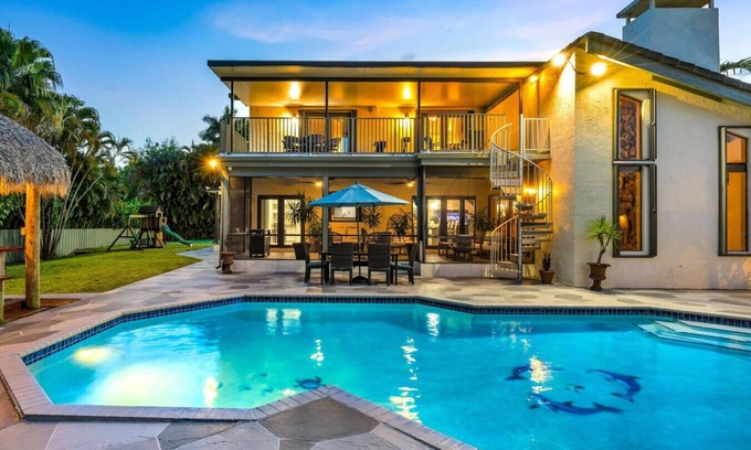 Davie Apartamento | Family Fun Retreat! Sleeps 10, Private Pool, Mins to Beach & Hard Rock Casino