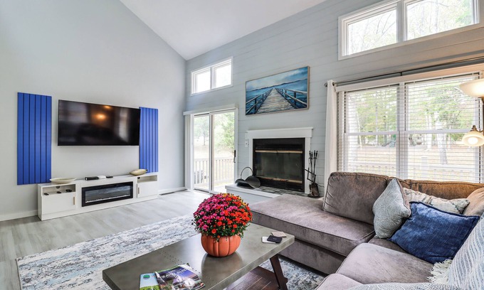 East Stroudsburg Casa | Family Gem w/ Deck Across From Shawnee Mountain!