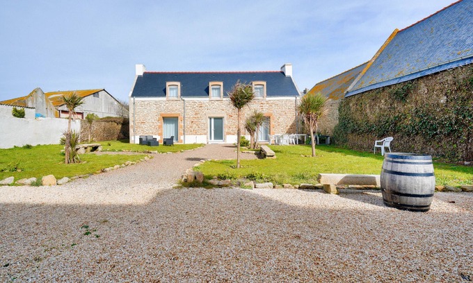 Saint-Guenole Casa | Family gîte for 14, 400m from the beach