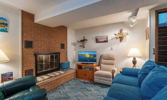 Roach Casa | Family Home-Great Fishing Spot- Close to Golf- Private Dock