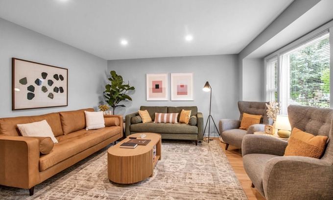Eggertsville Casa | Family Home, King Beds, EV Charger, WFH, A/C