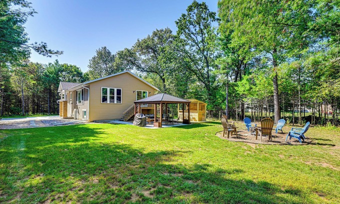 Arkdale Casa | Family Home w/ Hot Tub: 2 Mi to Petenwell Lake!