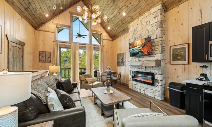 Sevierville Cabina | Family Lake Getaway / Hot tub / Lake Access