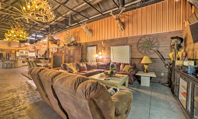 Dover Casa | Family Leatherwood Resort Cabin with Fire Pit!