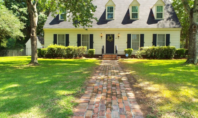 Greenville Casa | Family neighborhood with king beds!