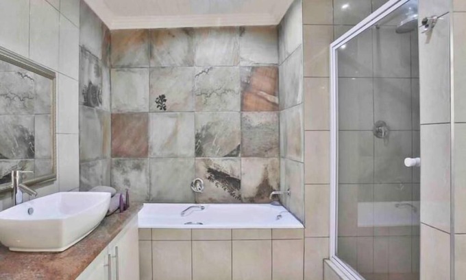 Centurion Apartamento | Family or Group Accommodation No Loadshedding