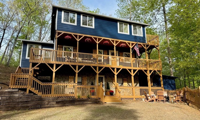 Unaka Casa | FAMILY RETREAT: SOGGY BEAR BOTTOM