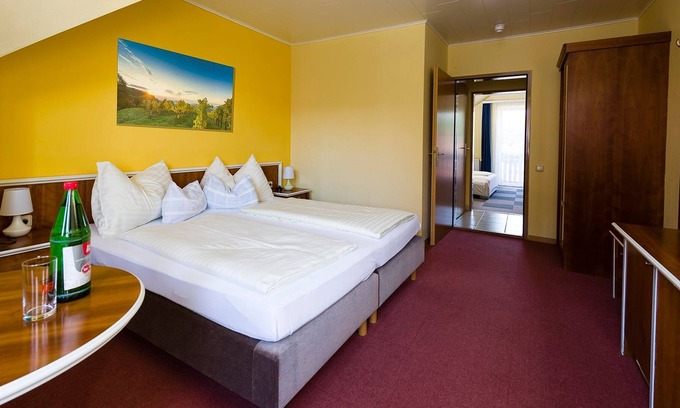 Bad Radkersburg Casa | Family room, bath, toilet, balcony - Hotel Altneudörflerhof